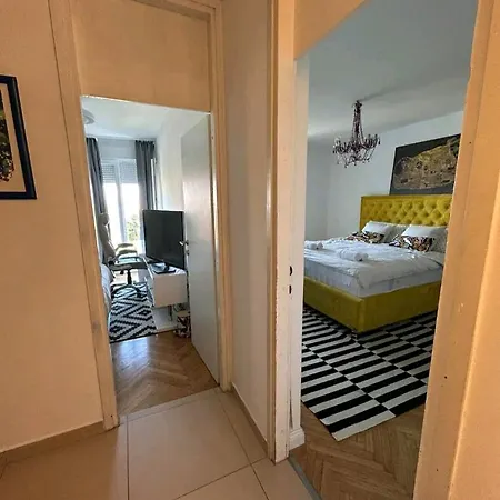 Apartment Joy Split
